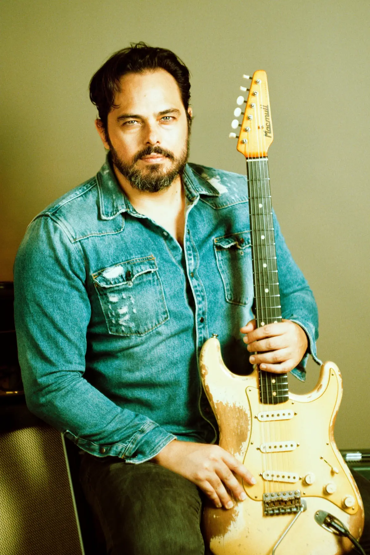 David Levi holding his Macmull S-style guitar